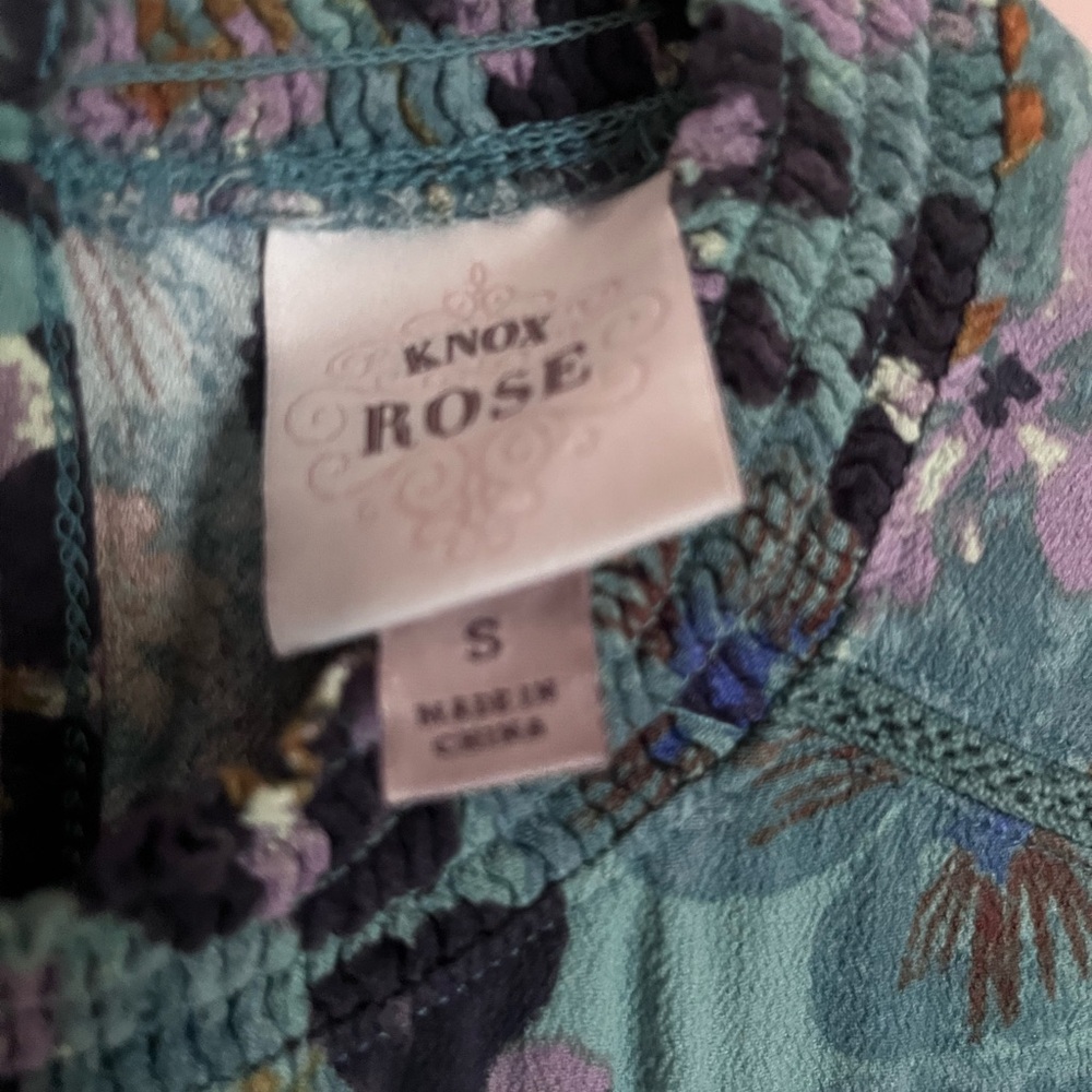Floral top - Picture 2 of 3
